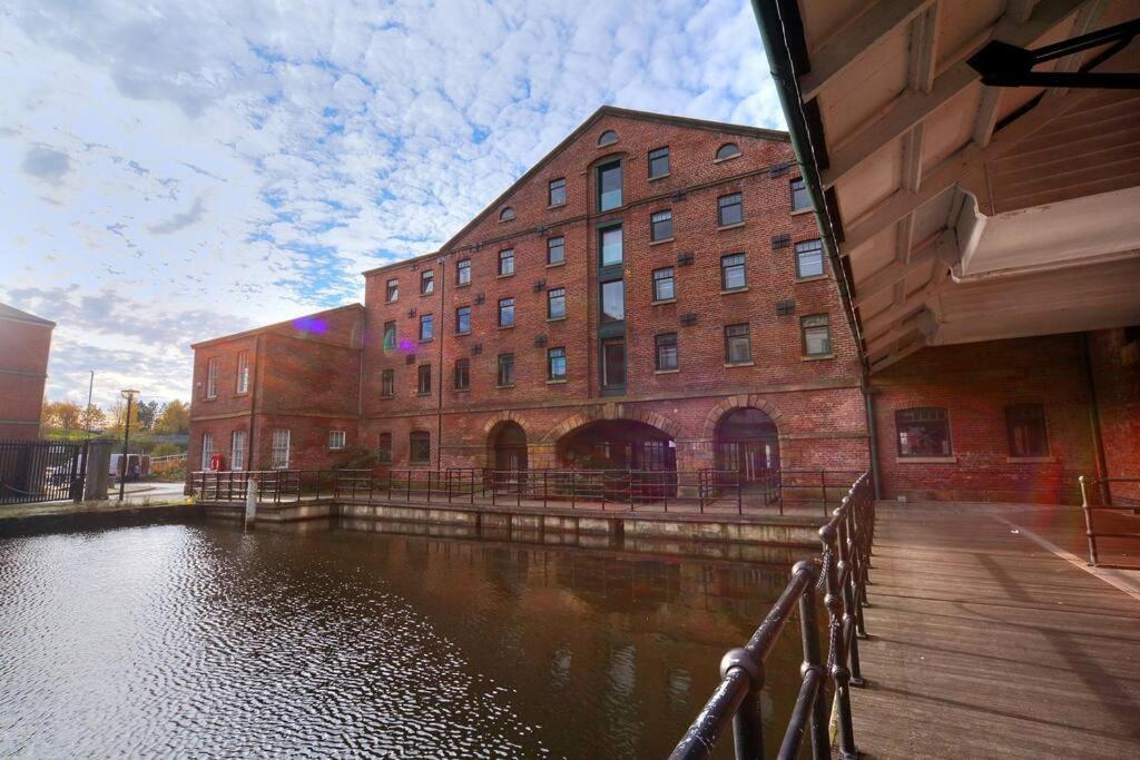 Beautiful 1-Bed Apartment In Grade Listed Warehouse - Victoria Quays, Sheffield City Centre, Free Parking, Pet Friendly, Netflix Exterior photo