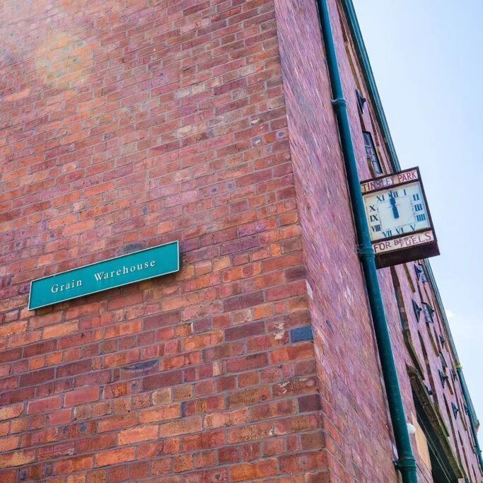Beautiful 1-Bed Apartment In Grade Listed Warehouse - Victoria Quays, Sheffield City Centre, Free Parking, Pet Friendly, Netflix Exterior photo