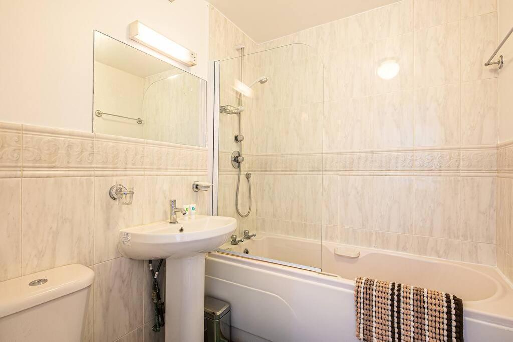 Beautiful 1-Bed Apartment In Grade Listed Warehouse - Victoria Quays, Sheffield City Centre, Free Parking, Pet Friendly, Netflix Exterior photo